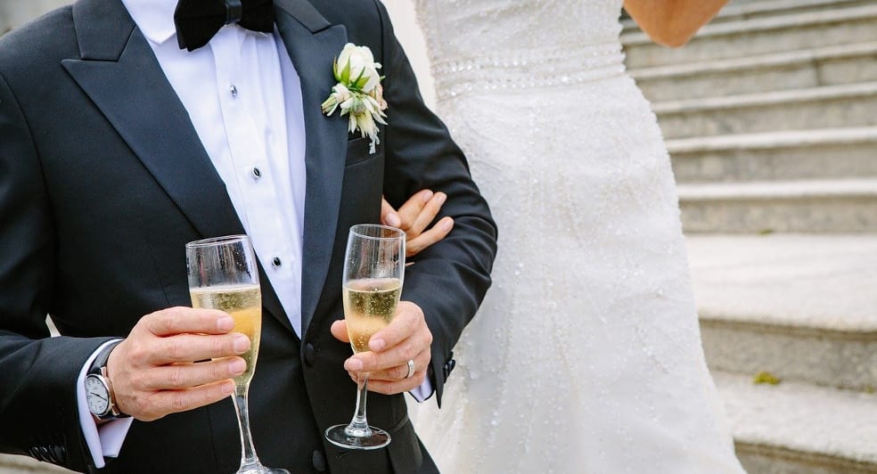 Buying Champagne in Bulk for a Wedding Glass Of Bubbly