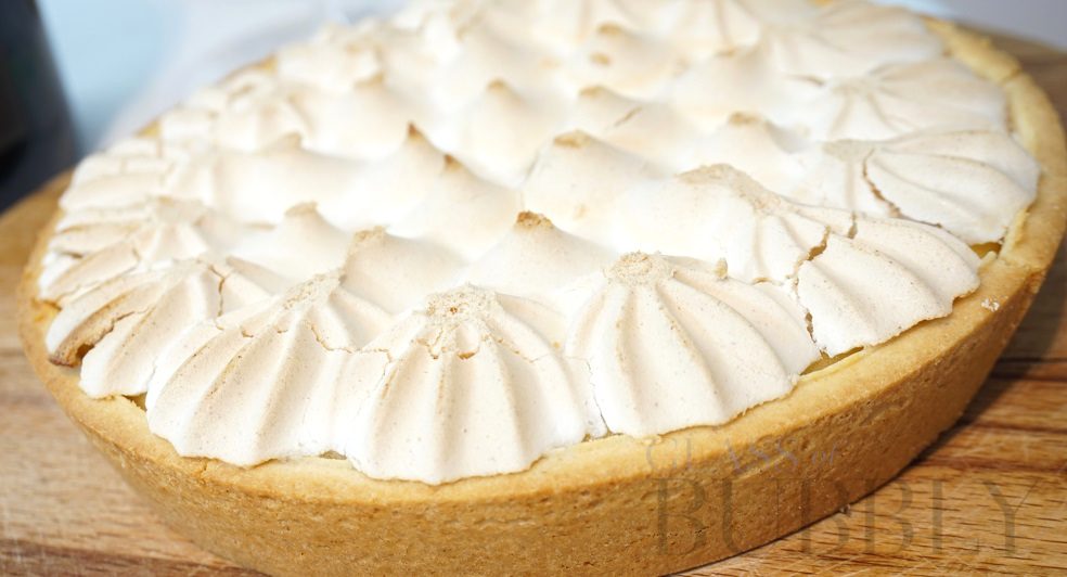 What Sparkling Wine To Pair With A Lemon Meringue Pie? – Glass Of Bubbly